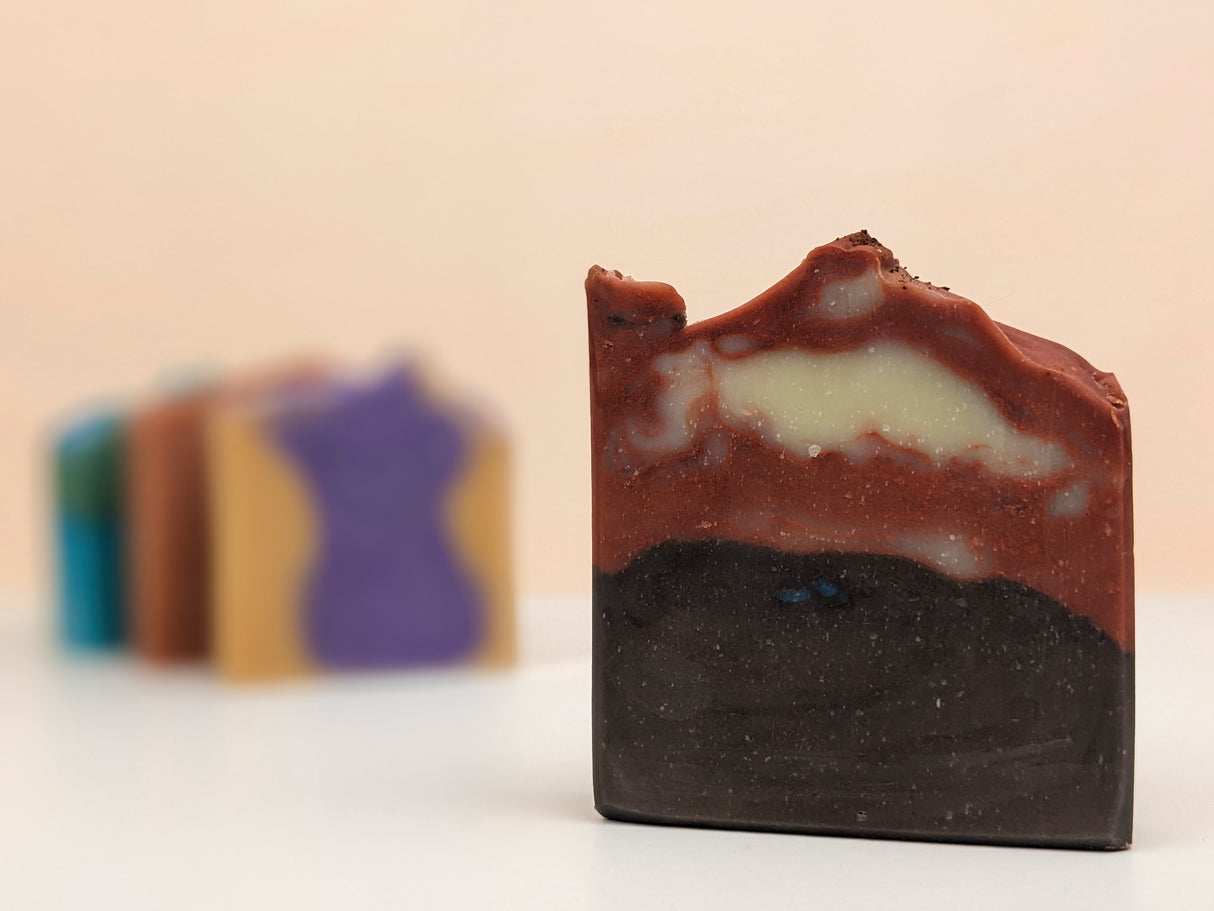 Savon nourrissant saponifié à froid – 10 % de surgras – Crème au café
