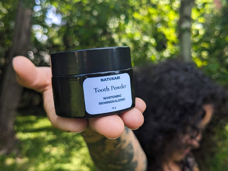 Poudre dentaire naturelle – Blanchissante et reminéralisante